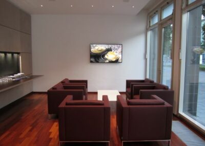 Lounge Digital Signage easescreen Beiten Burkhardt